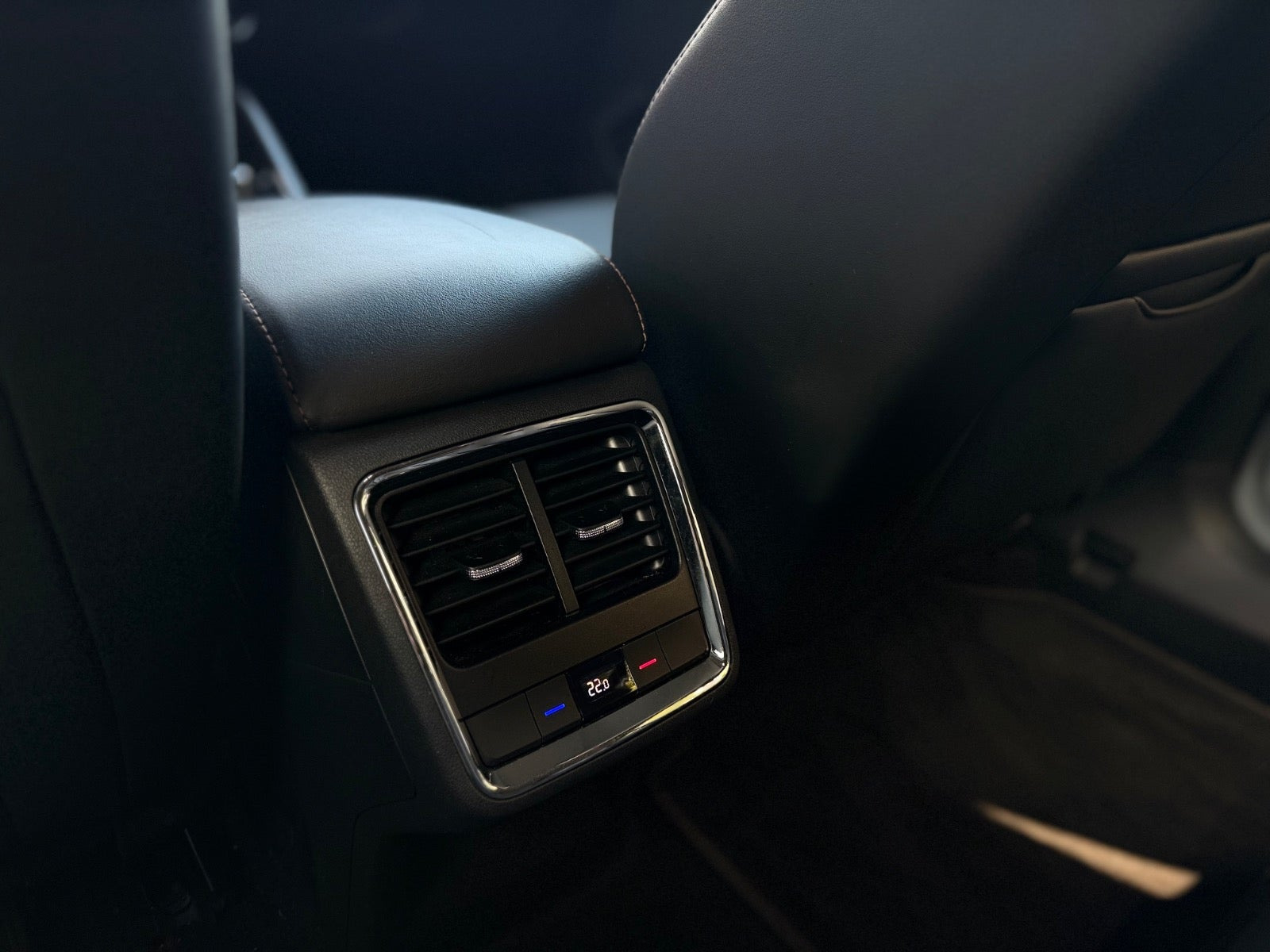 Hvid Skoda Enyaq fra 2021