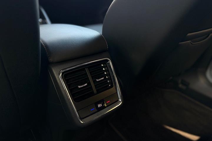 Hvid Skoda Enyaq fra 2021