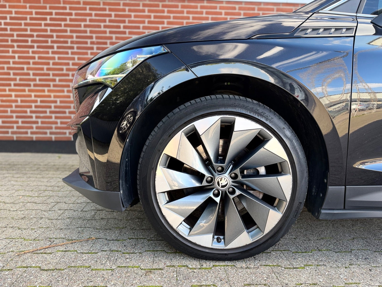 Sort Skoda Enyaq fra 2021