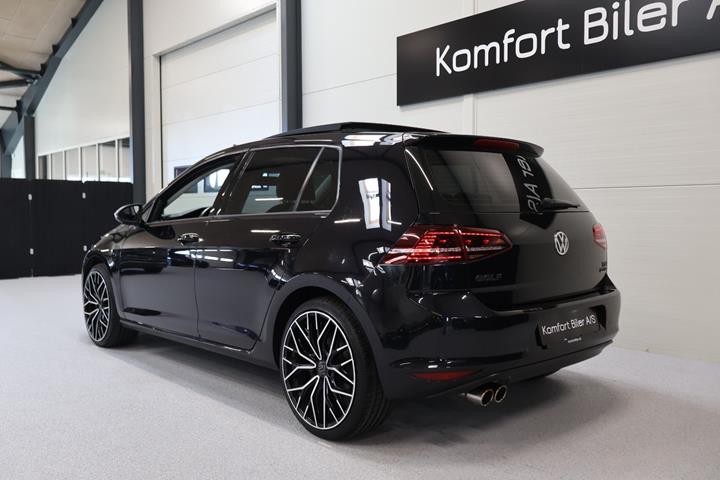 Sort VW Golf VII fra 2015