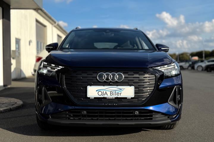 Blå Audi Q4 e-tron fra 2023