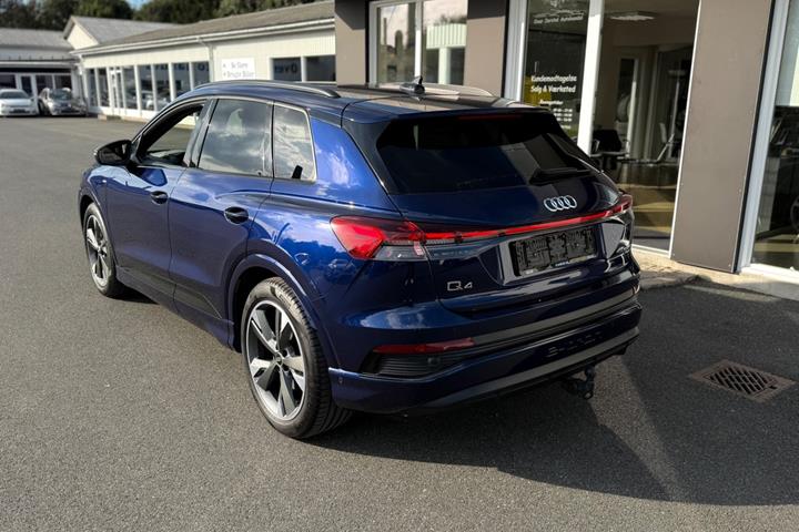 Blå Audi Q4 e-tron fra 2023