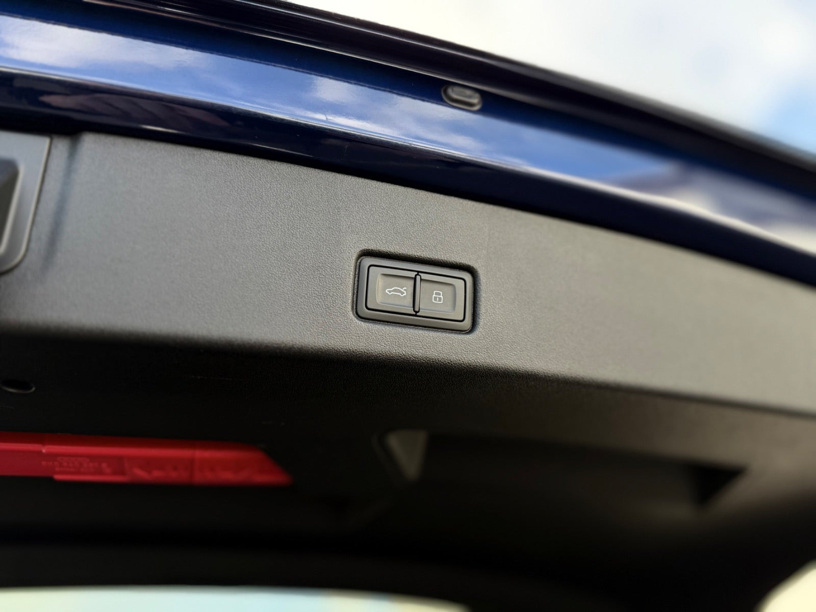 Blå Audi Q4 e-tron fra 2023