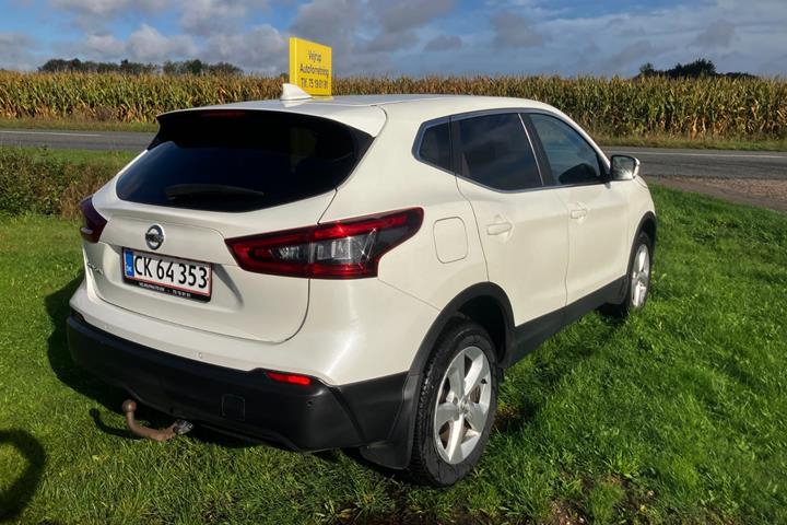 Hvid Nissan Qashqai fra 2018