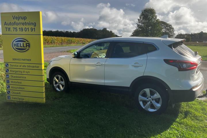 Hvid Nissan Qashqai fra 2018