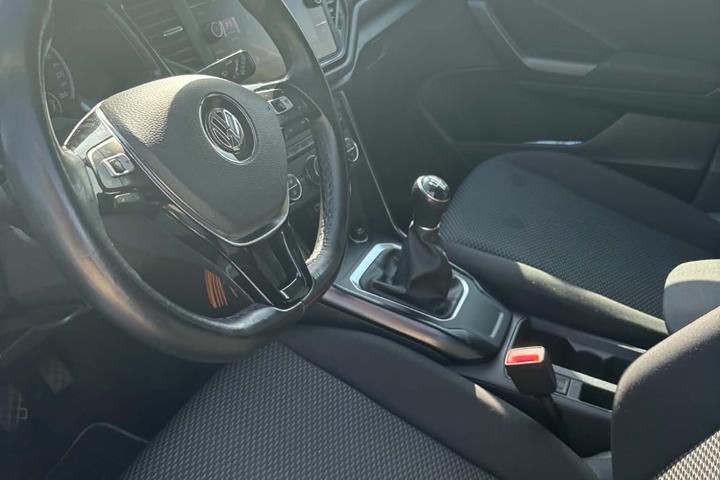 Blå VW T-Roc fra 2018
