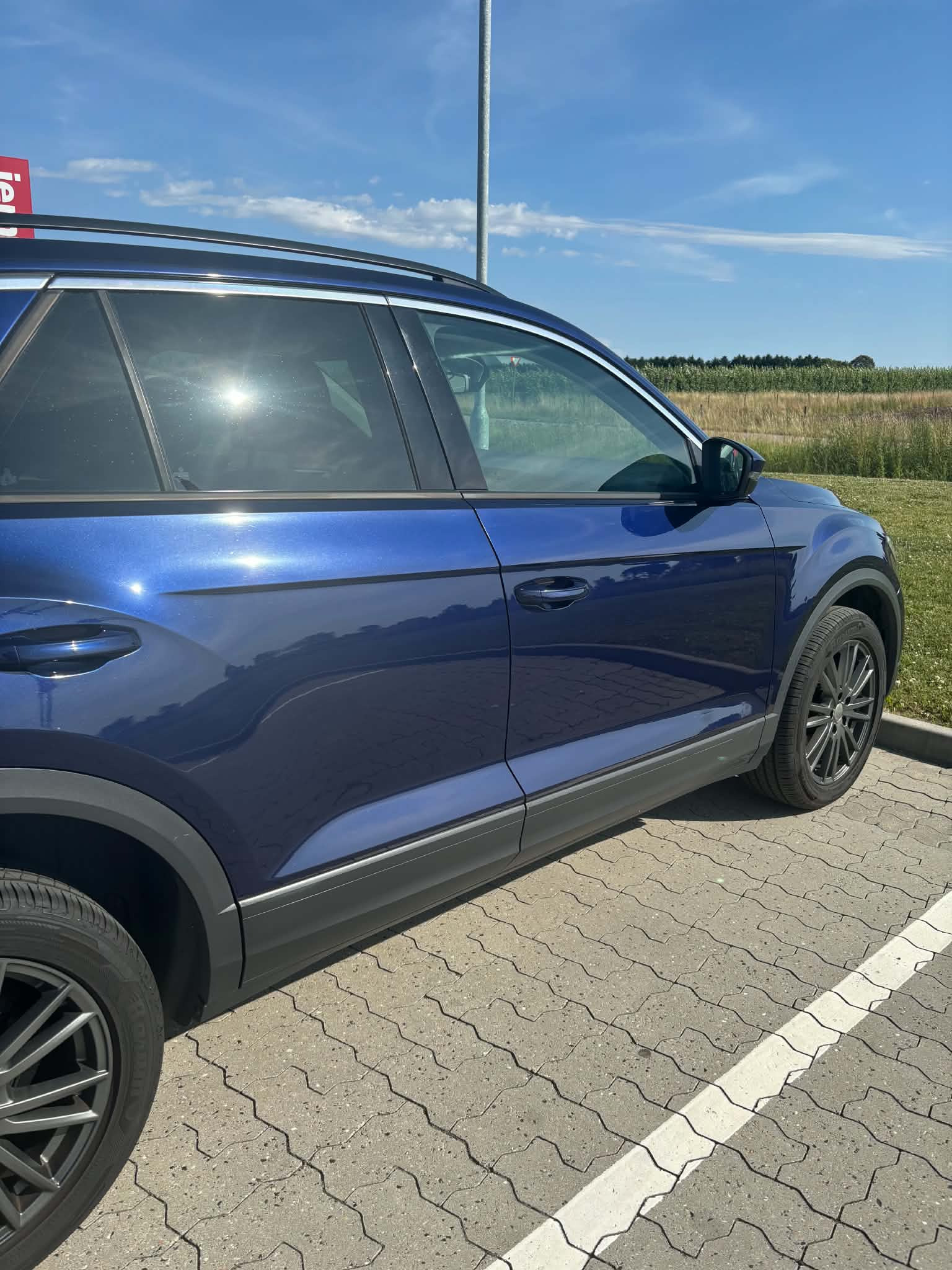 Blå VW T-Roc fra 2018