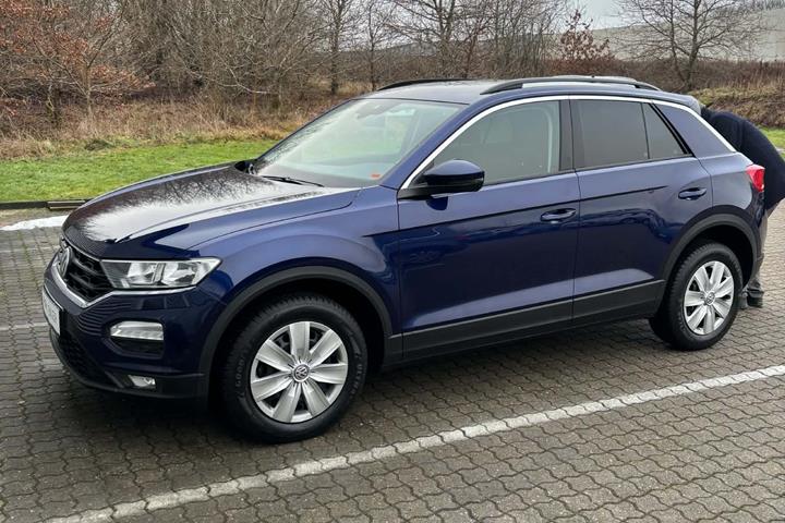 Blå VW T-Roc fra 2018