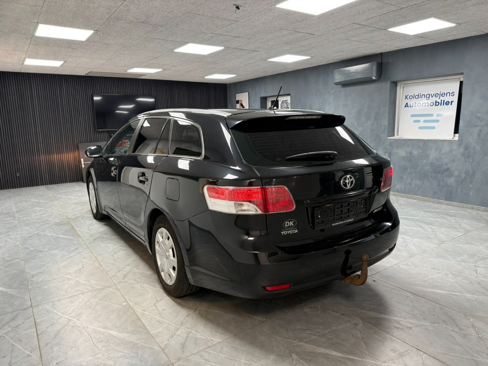 undefined Toyota Avensis fra 2009