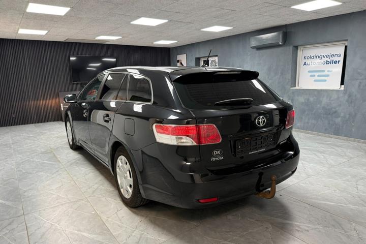undefined Toyota Avensis fra 2009