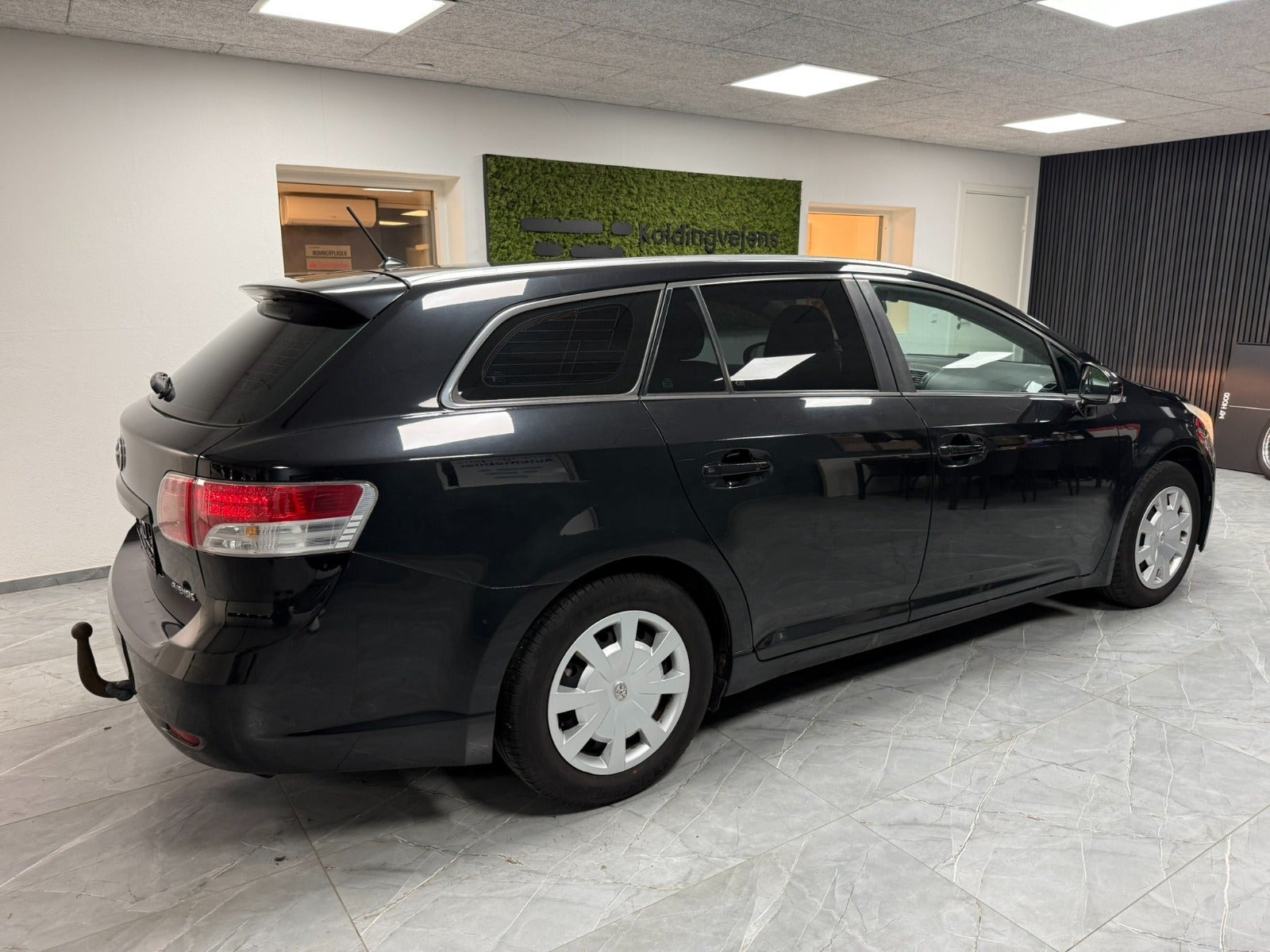 undefined Toyota Avensis fra 2009