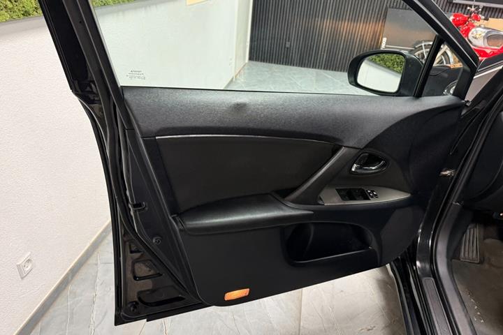 undefined Toyota Avensis fra 2009