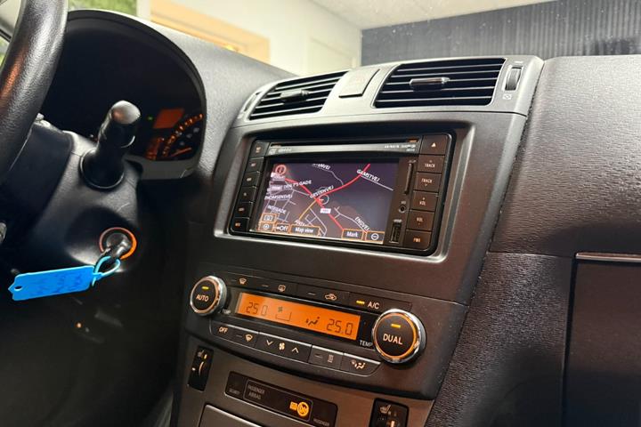 undefined Toyota Avensis fra 2009