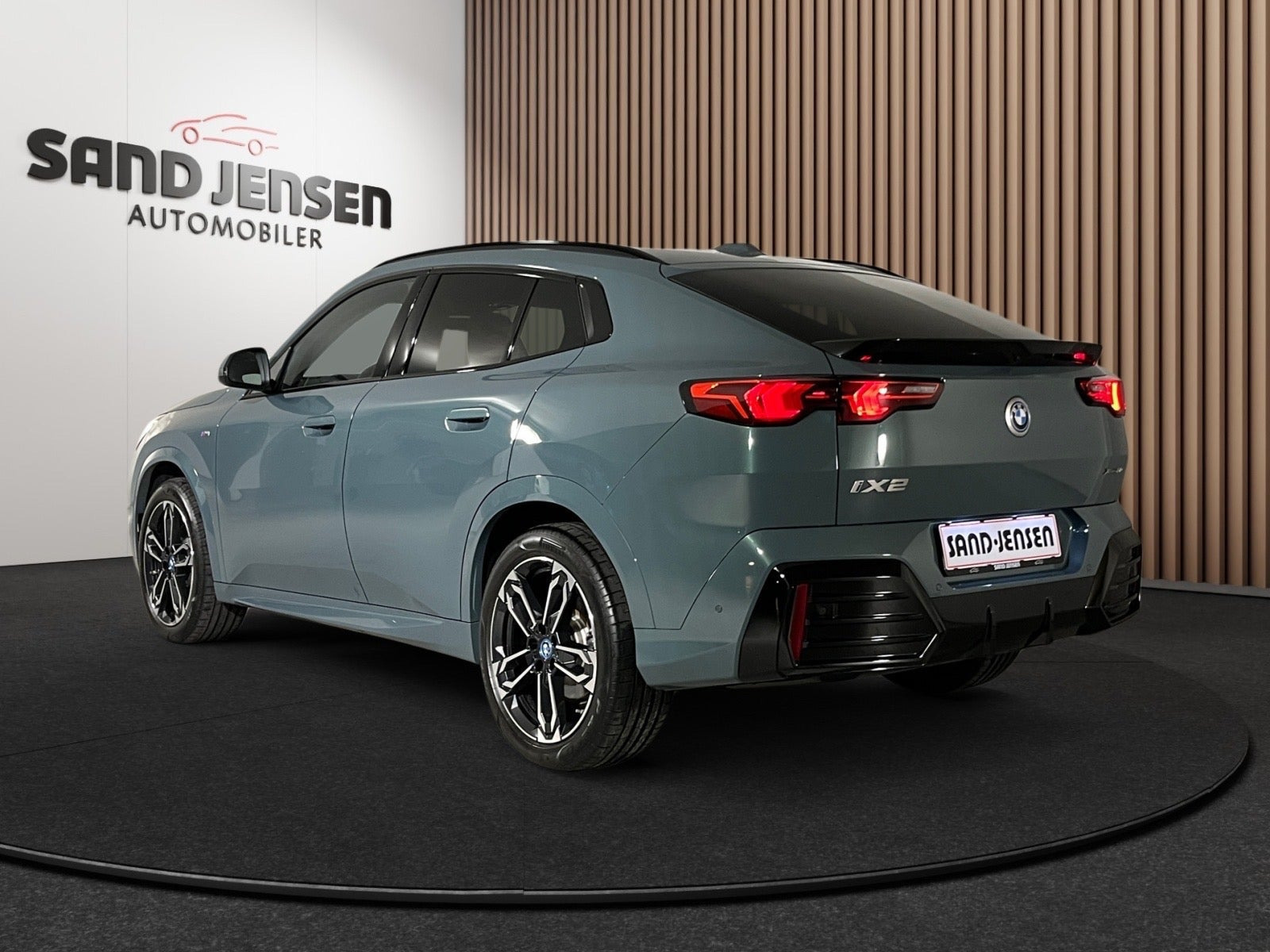 Grøn BMW iX2 fra 2025