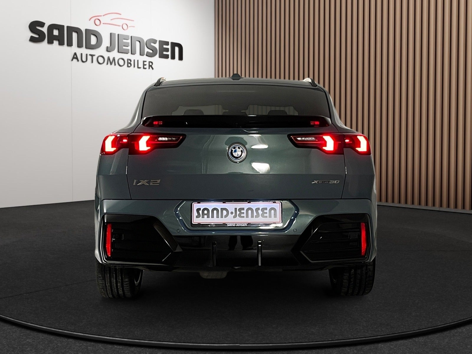 Grøn BMW iX2 fra 2025