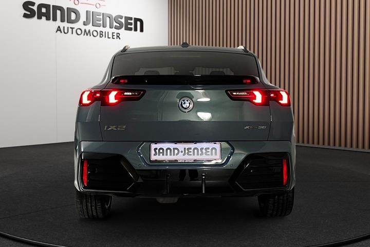 Grøn BMW iX2 fra 2025