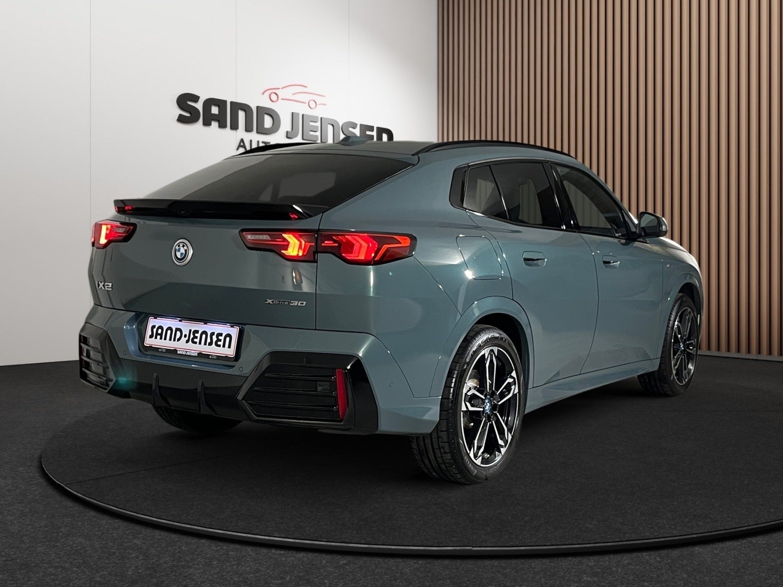 Grøn BMW iX2 fra 2025