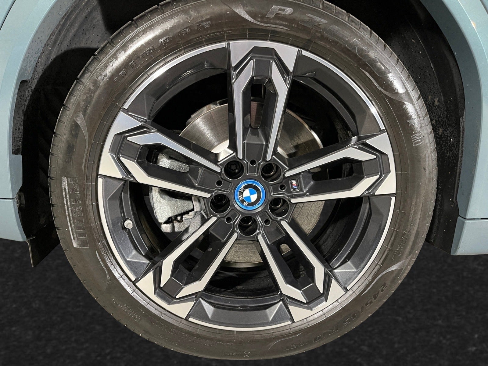 Grøn BMW iX2 fra 2025