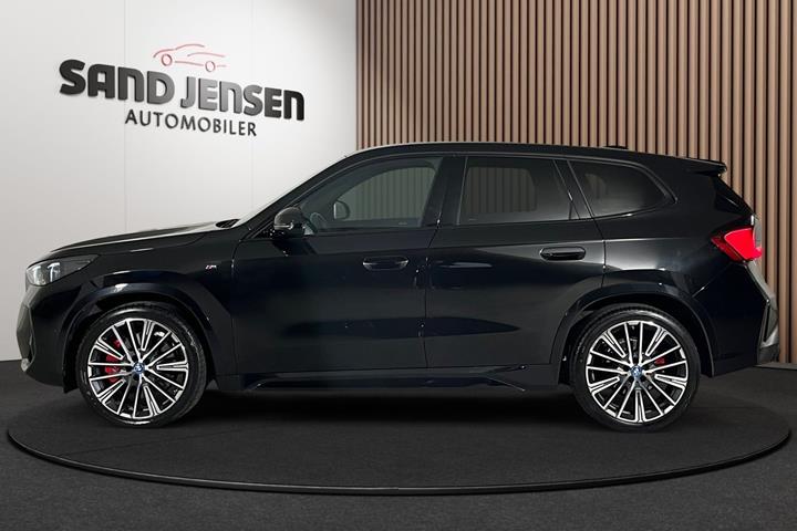 Sort BMW iX1 fra 2024
