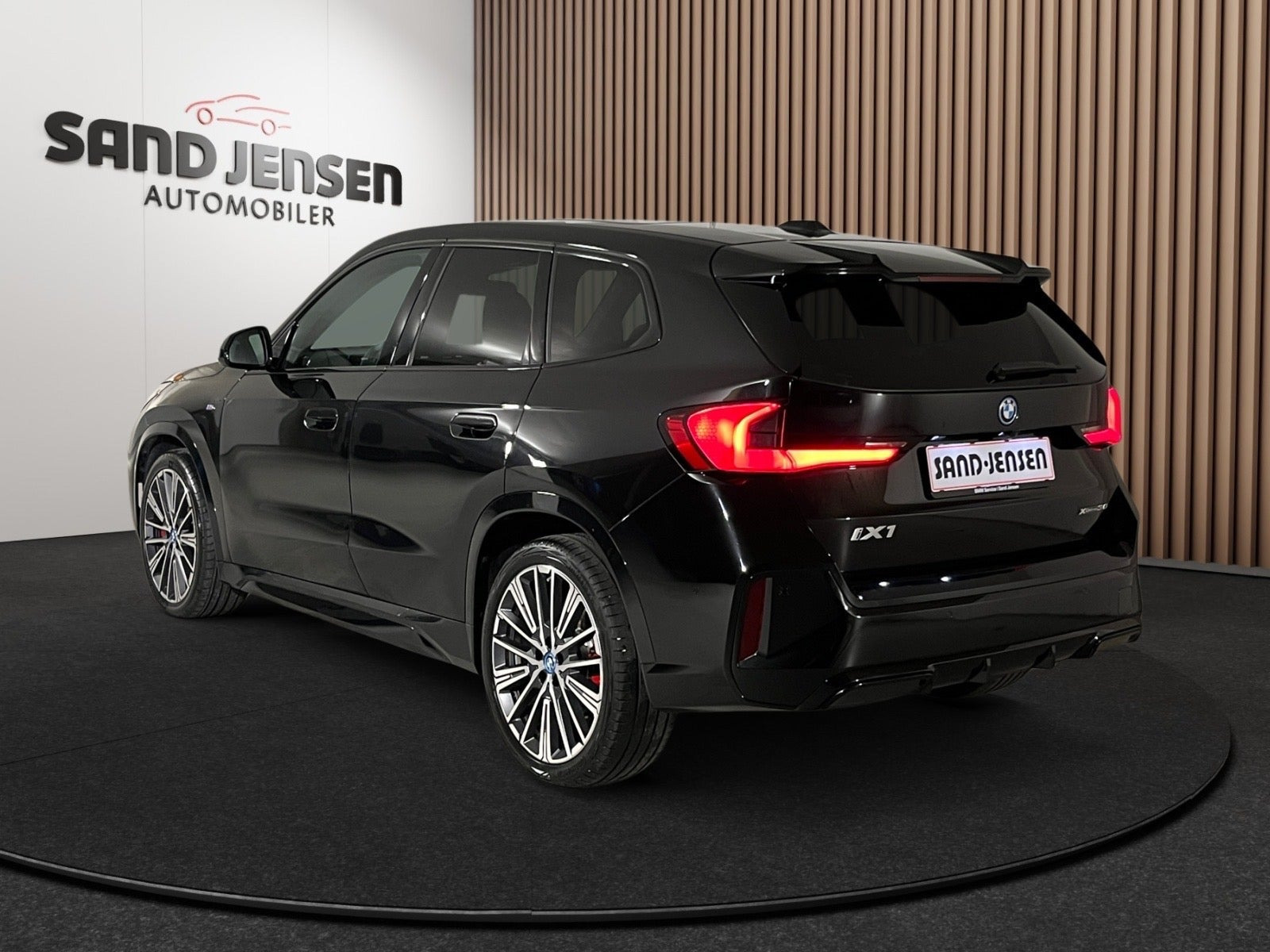 Sort BMW iX1 fra 2024