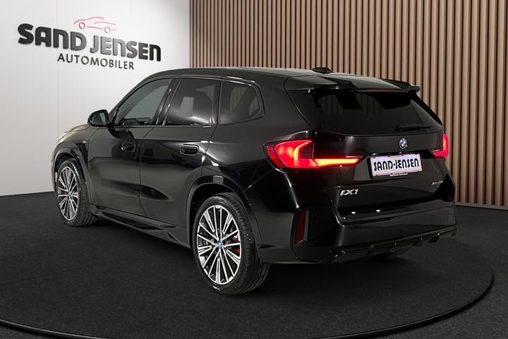 Sort BMW iX1 fra 2024