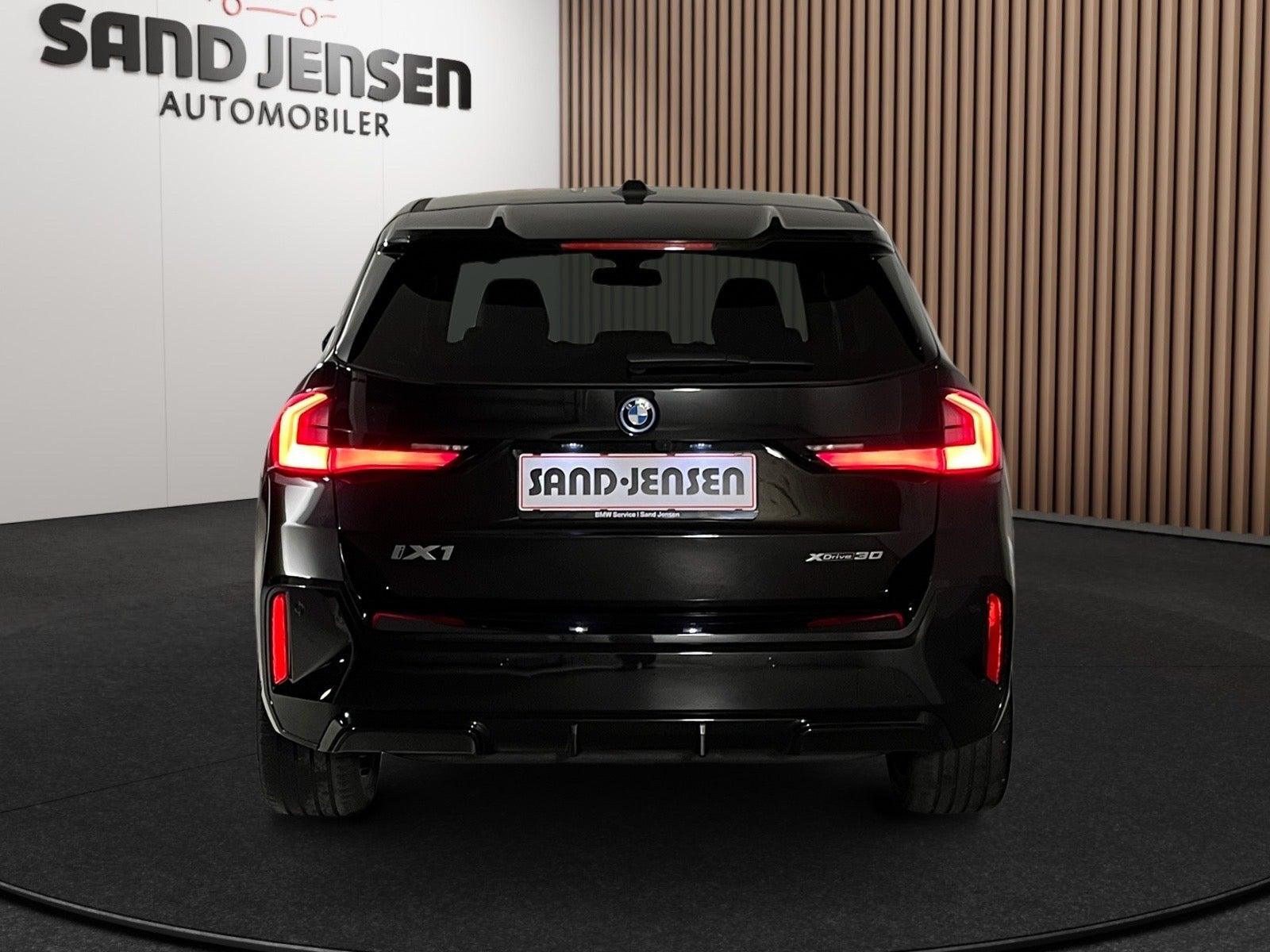 Sort BMW iX1 fra 2024