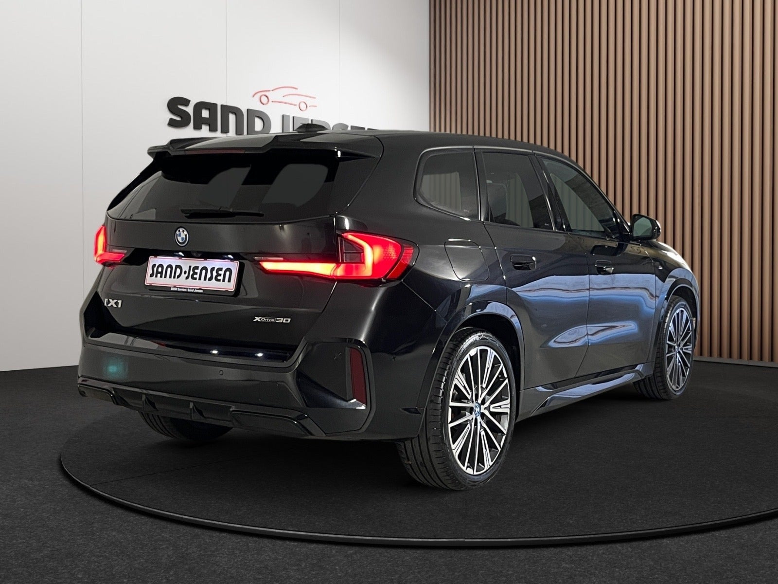 Sort BMW iX1 fra 2024