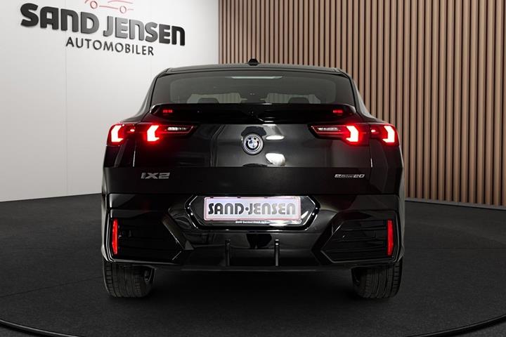 Sort BMW iX2 fra 2025