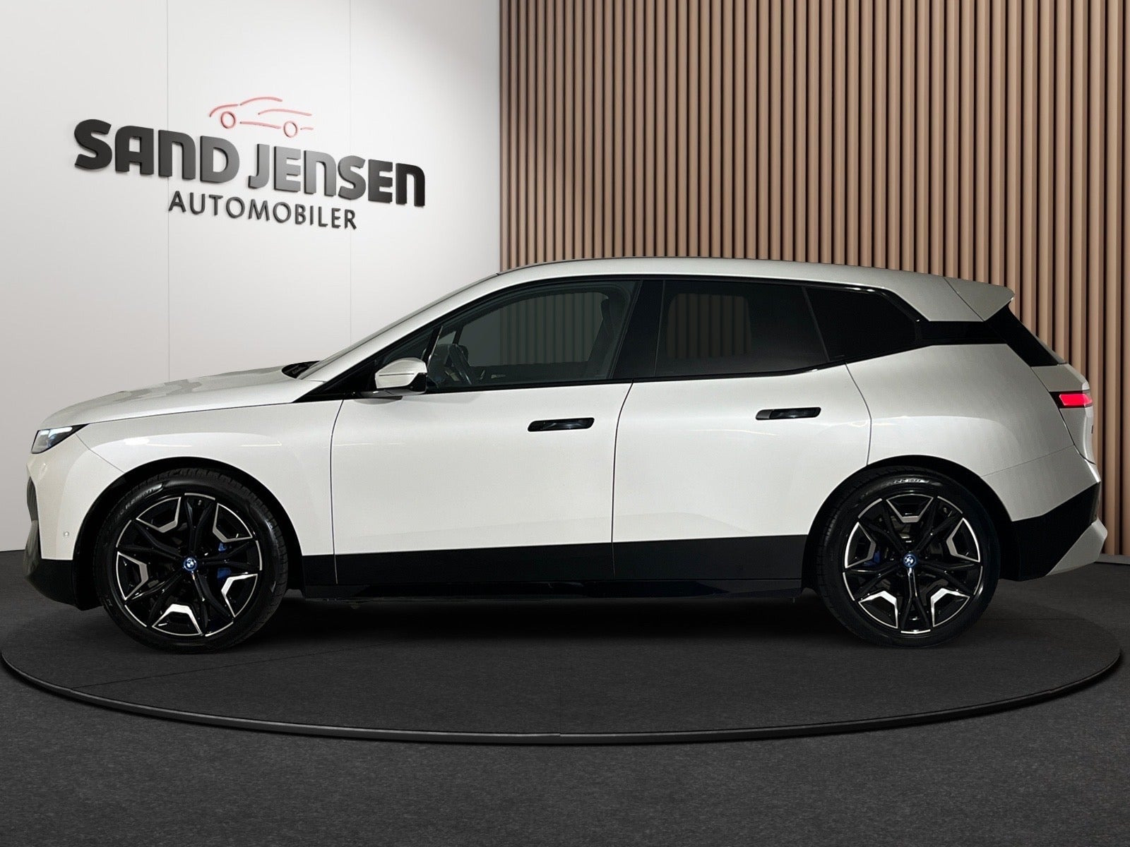 Hvid BMW iX fra 2024