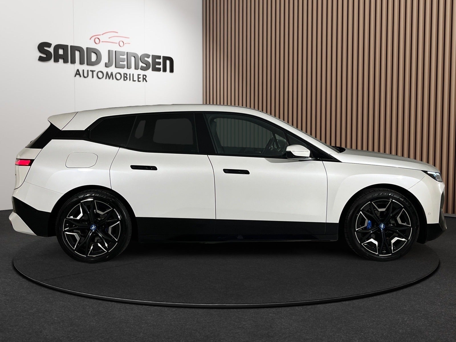 Hvid BMW iX fra 2024
