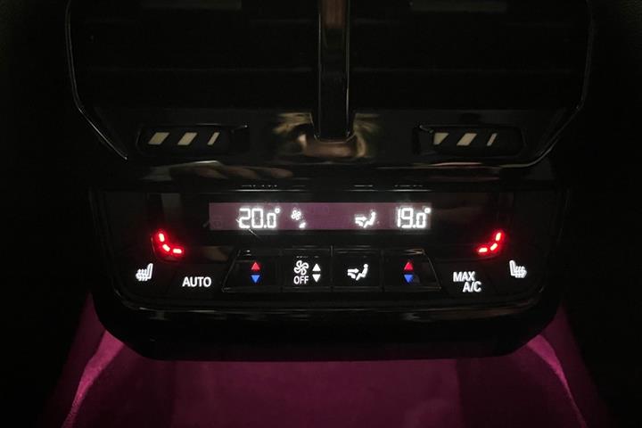 Hvid BMW iX fra 2024