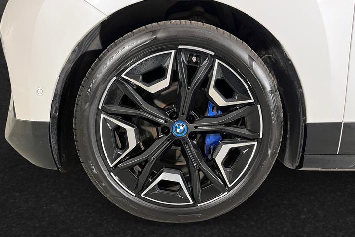 Hvid BMW iX fra 2024
