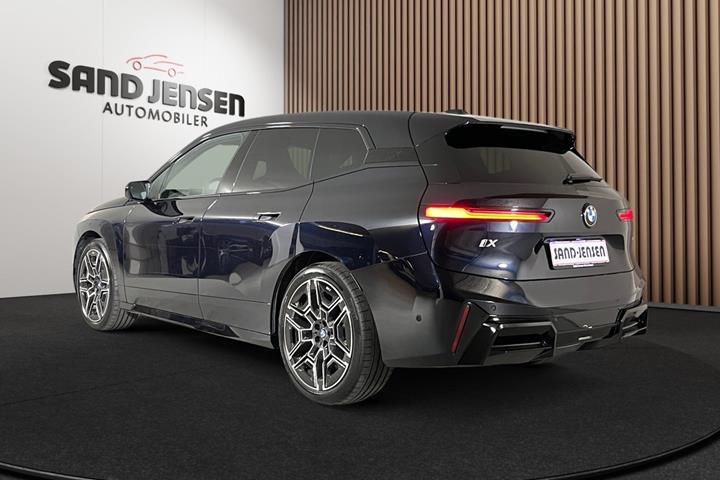 Sort BMW iX fra 2026