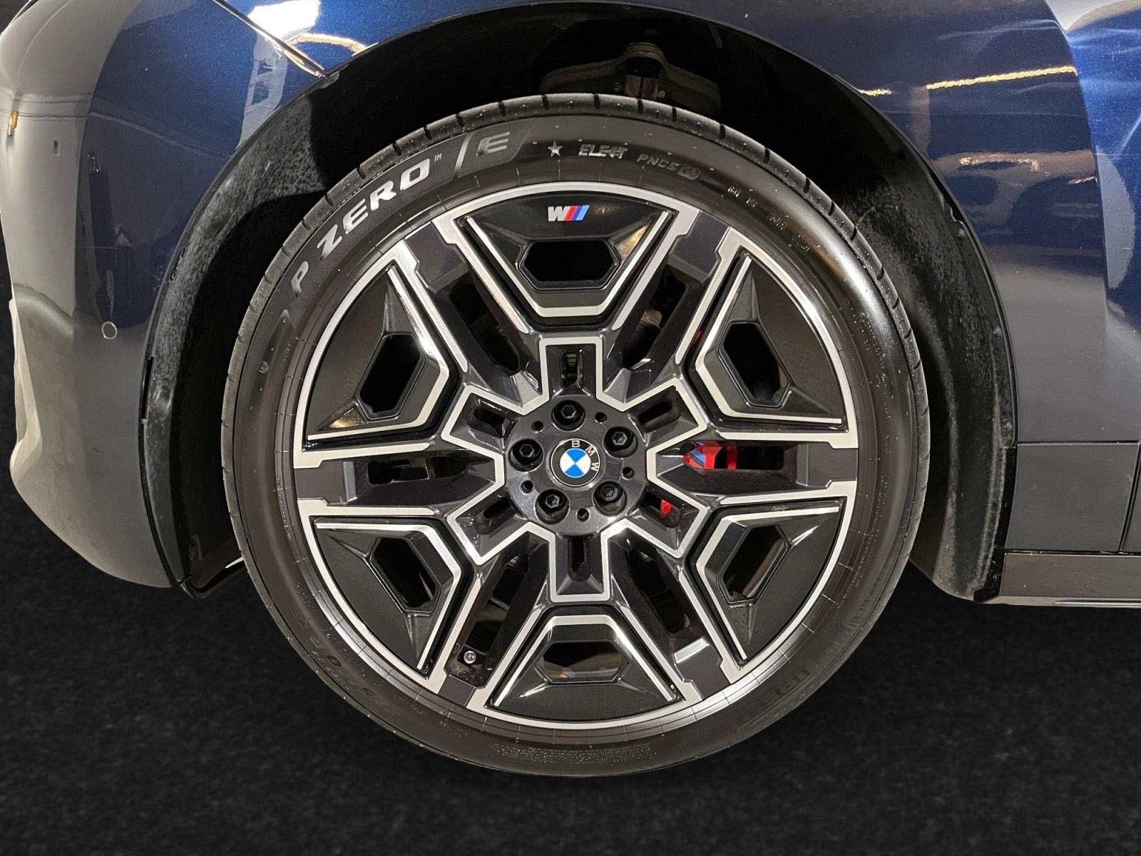 Sort BMW iX fra 2026