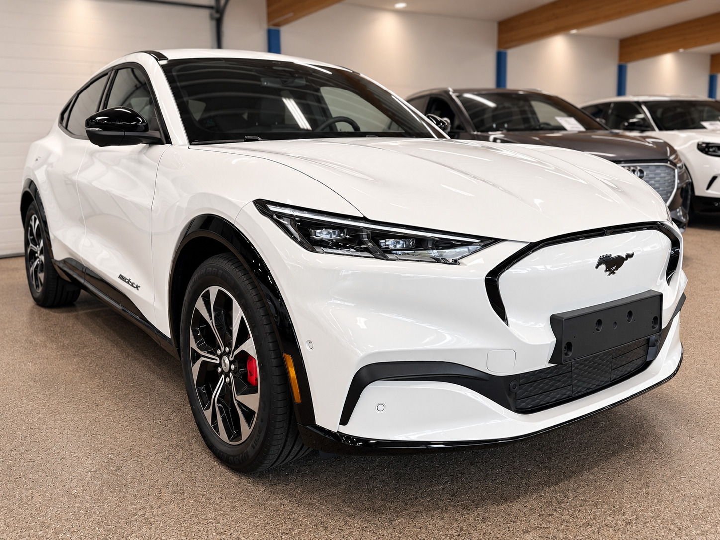 Hvid Ford Mustang Mach-E fra 2024