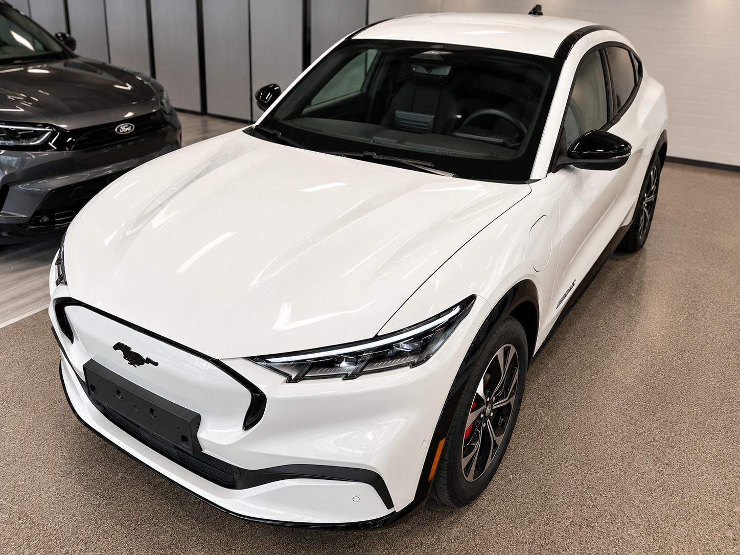 Hvid Ford Mustang Mach-E fra 2024