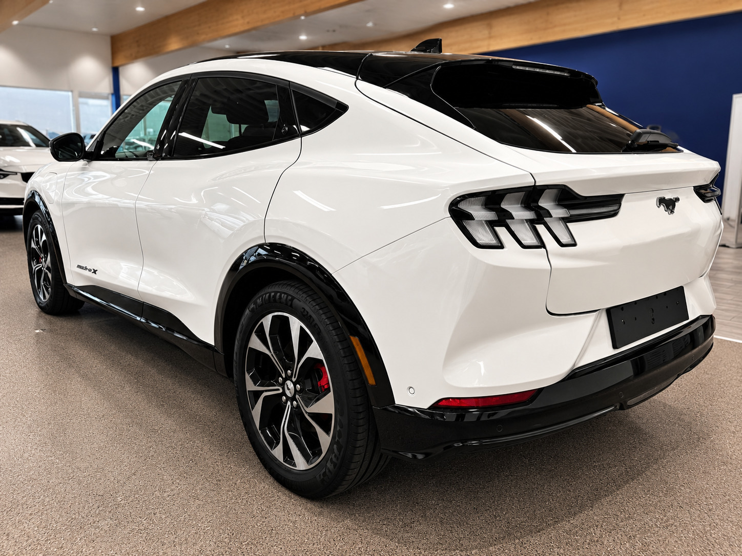 Hvid Ford Mustang Mach-E fra 2024