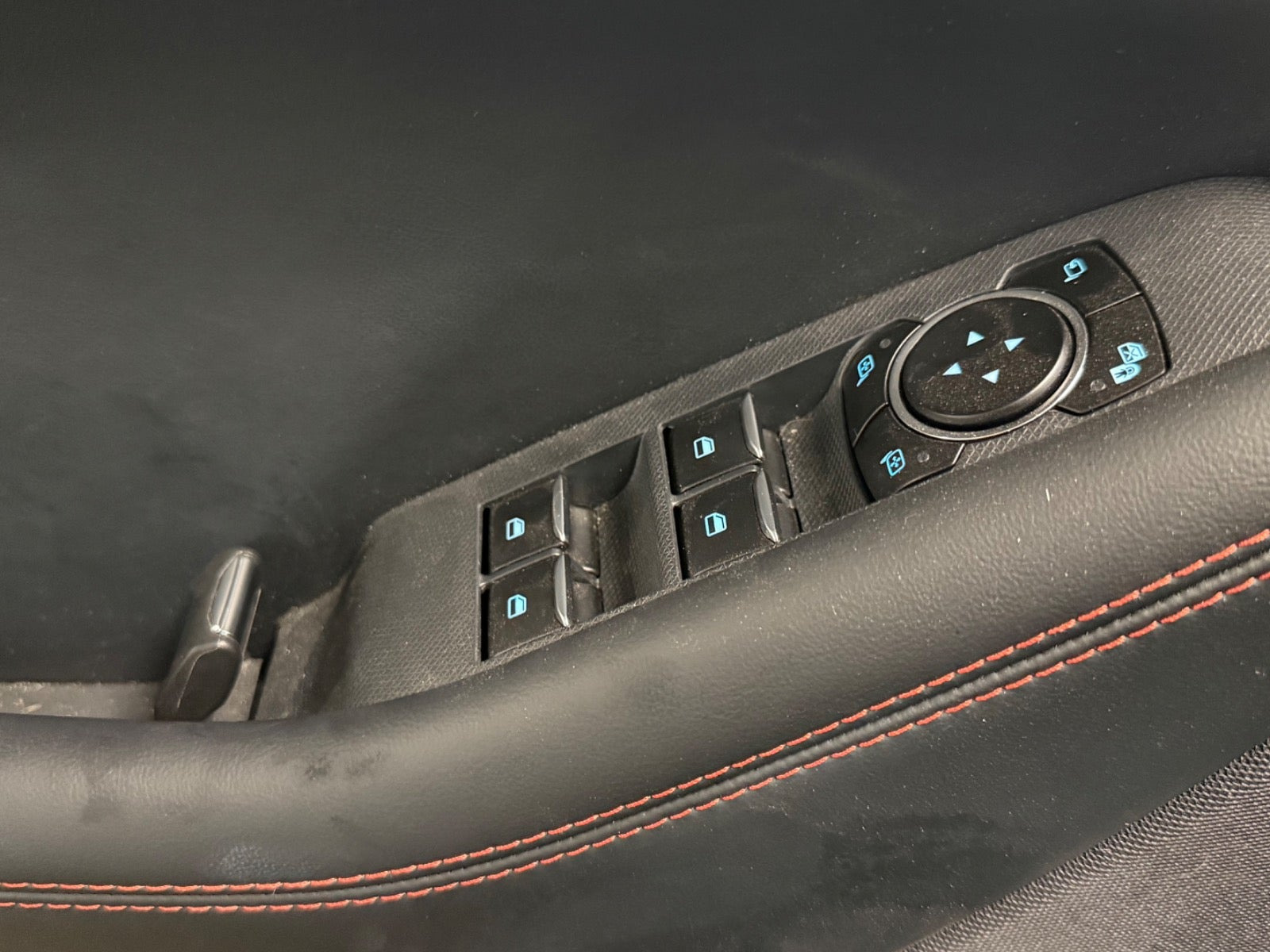 Hvid Ford Mustang Mach-E fra 2024