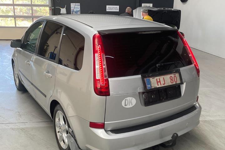 Grå Ford C-MAX fra 2010