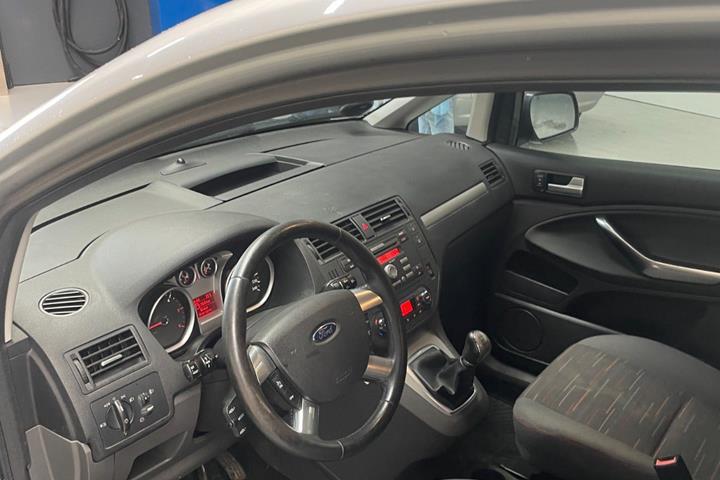Grå Ford C-MAX fra 2010
