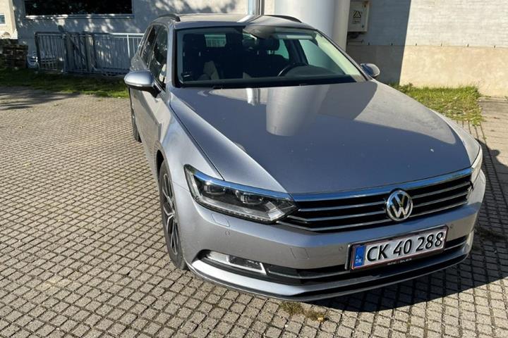 Grå VW Passat fra 2018