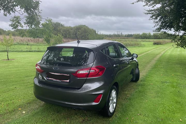 Grå Ford Fiesta fra 2018