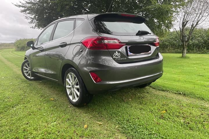Grå Ford Fiesta fra 2018