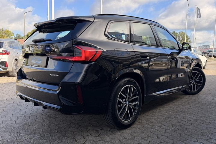 Sort BMW iX1 fra 2023