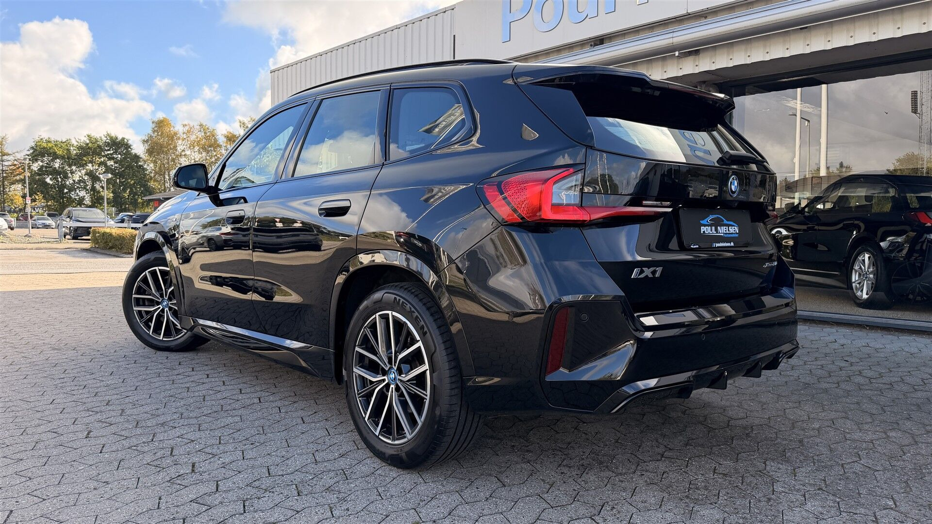 Sort BMW iX1 fra 2023