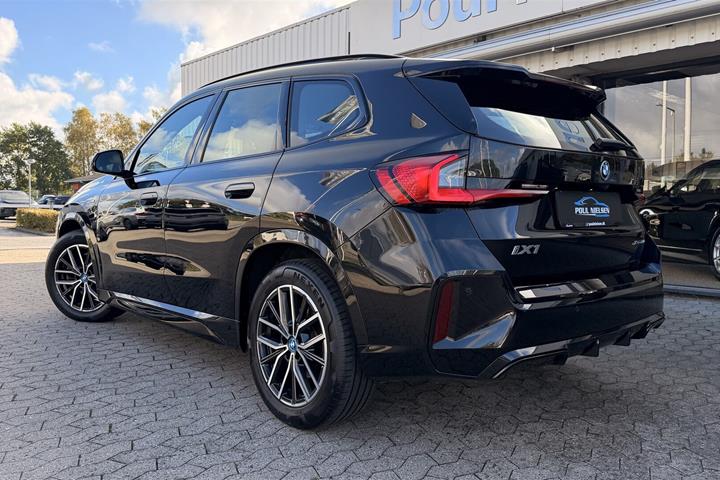 Sort BMW iX1 fra 2023