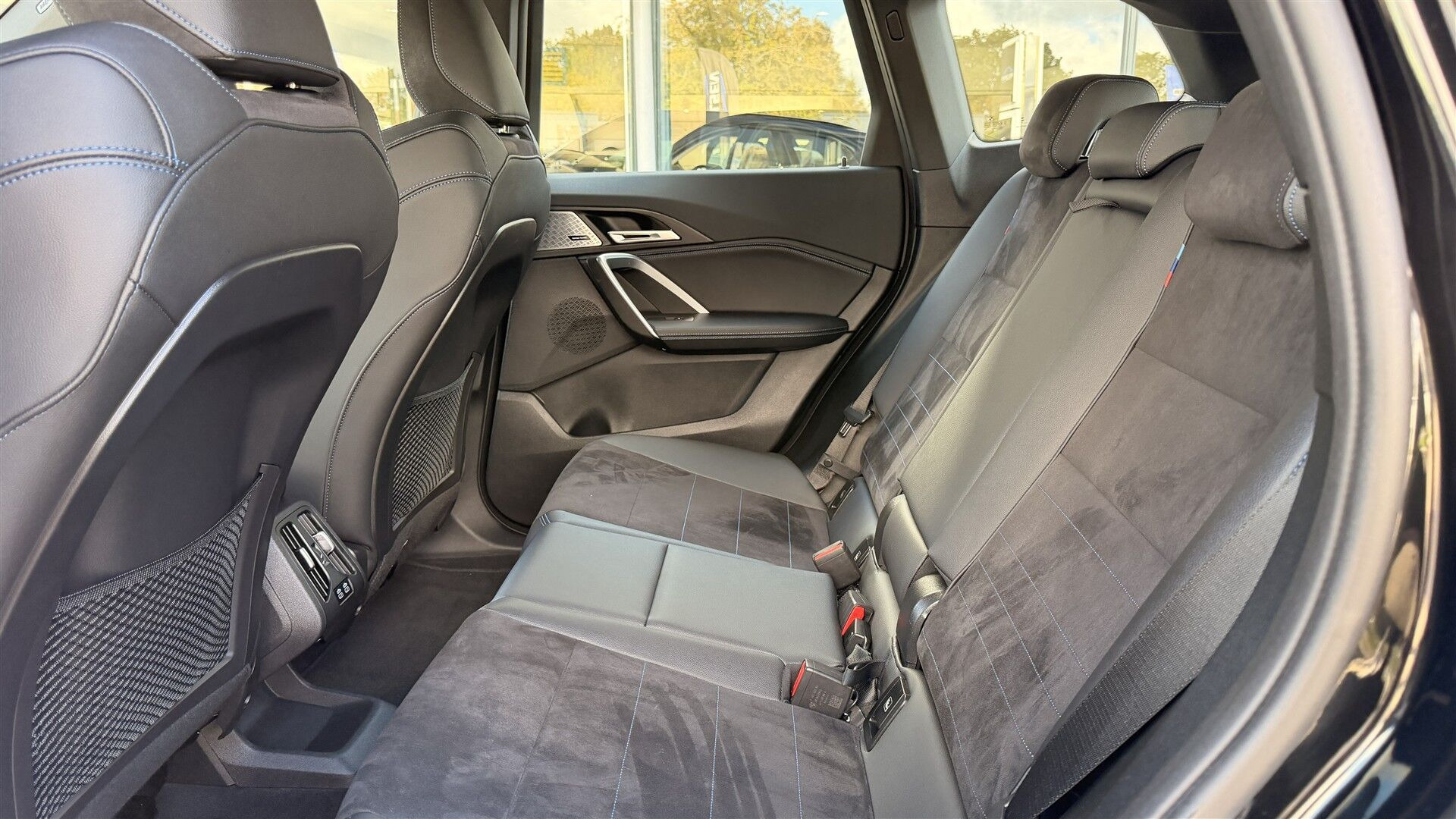 Sort BMW iX1 fra 2023