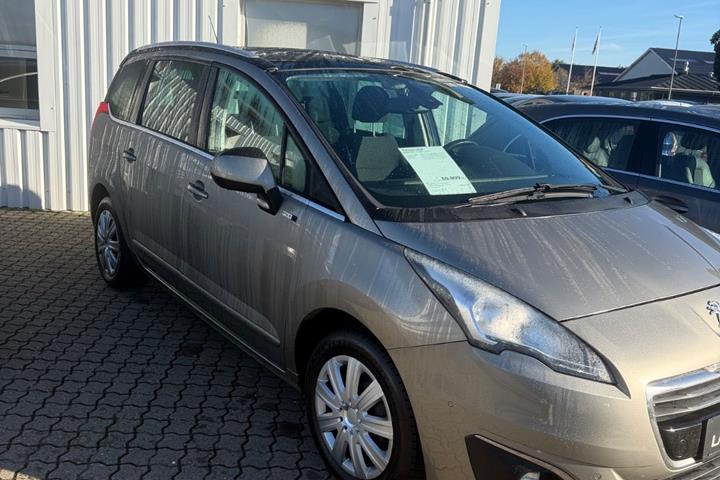 Orange Peugeot 5008 fra 2016