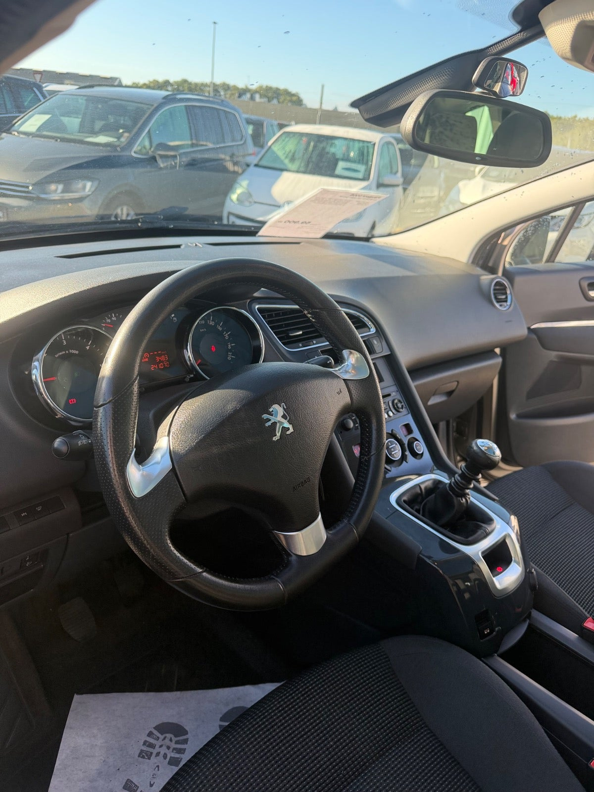 Orange Peugeot 5008 fra 2016
