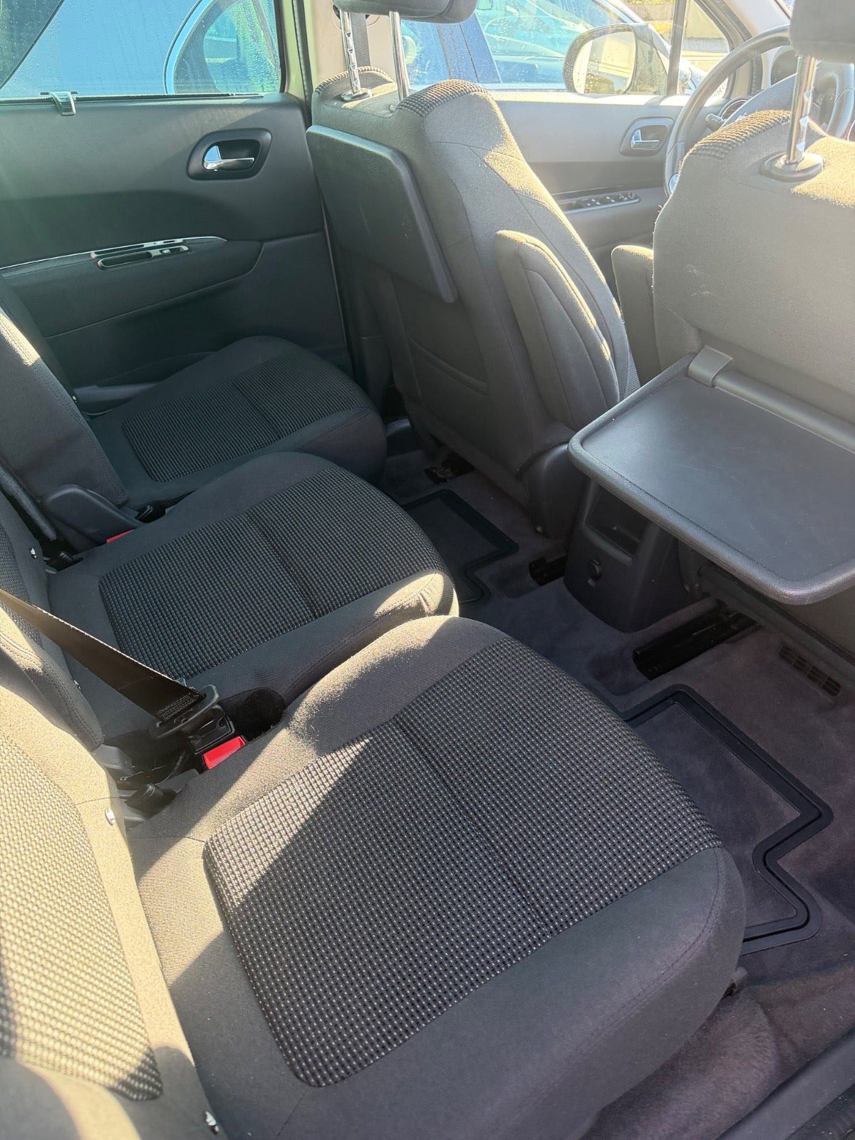 Orange Peugeot 5008 fra 2016
